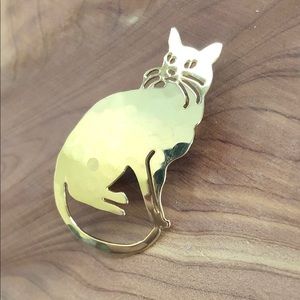 Gold cat brooch